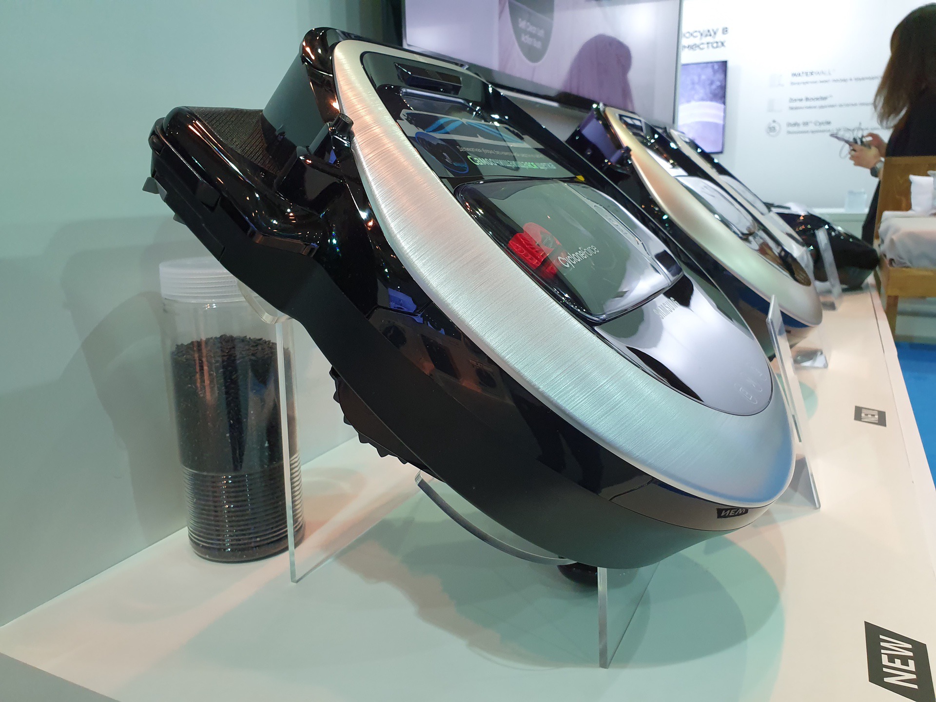 Умная бытовая техника Samsung 2019: Family Hub 3.0, робот-пылесос POWERbot VR7200 и стиральные машины с Bixby