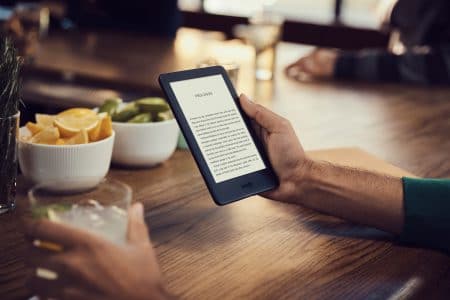 Amazon представила обновленный бюджетный ридер Kindle (2019) с подсветкой экрана по цене $89,99