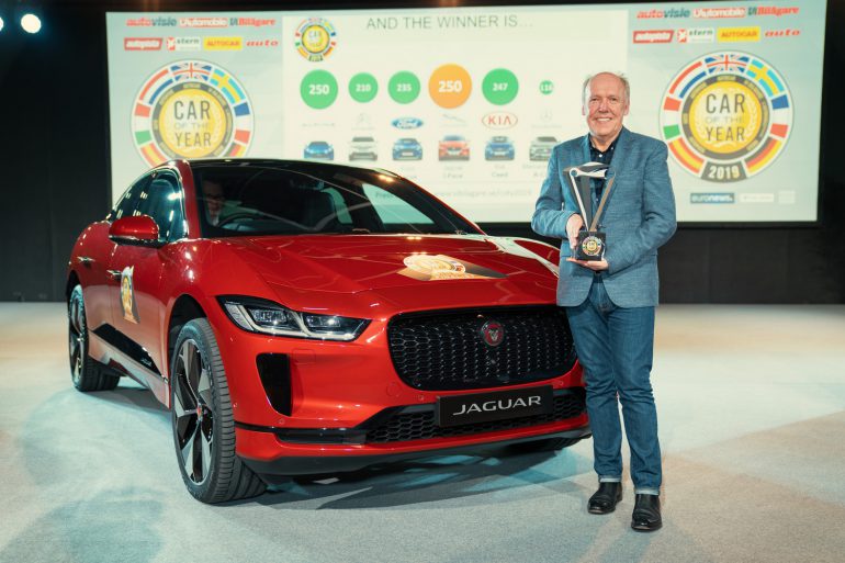 Электрокроссовер Jaguar I-PACE получил титул "Автомобиль 2019 года в Европе". 75% его мировых продаж приходится на Европу, а в Украине уже предзаказано 80 экземпляров