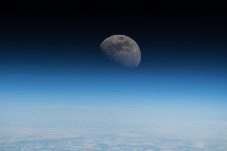Трамп распорядился «во что бы то ни стало» отправить американских астронавтов на Луну до 2024 года. NASA изначально планировала миссию на 2028 год