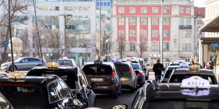 В Норвегии установят первые в мире беспроводные зарядные станции для электромобилей такси мощностью 75 кВт