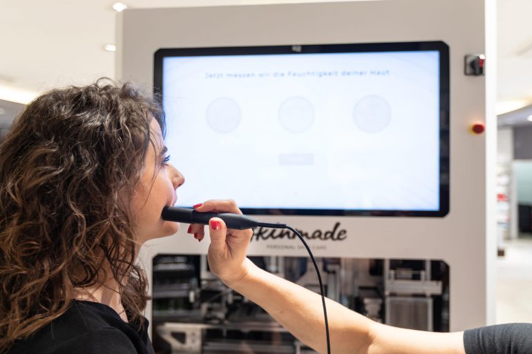 Стартап Skinmade создал автоматы по производству "идеальных кремов для лица"