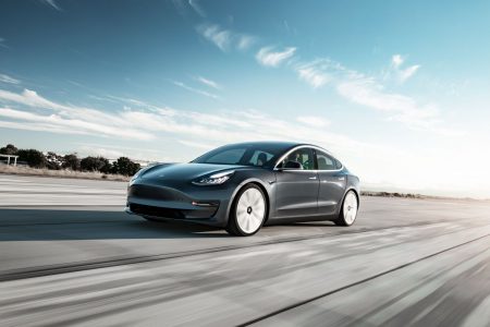 В марте 58% всех проданных в Норвегии новых авто были полноценными электромобилями, однозначный лидер продаж — Tesla Model 3