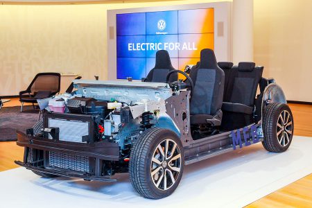 Volkswagen разрабатывает бюджетную платформу MEB entry, которая позволит выпустить на рынок электромобили по цене до 20 тыс. евро. Дебют запланирован на 2023 год, первенцем станет модель от Seat (и/или Skoda)