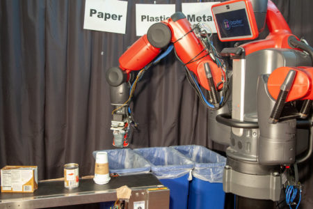 Разработан робот-утилизатор, способный отличать бумагу, пластик и металл на ощупь