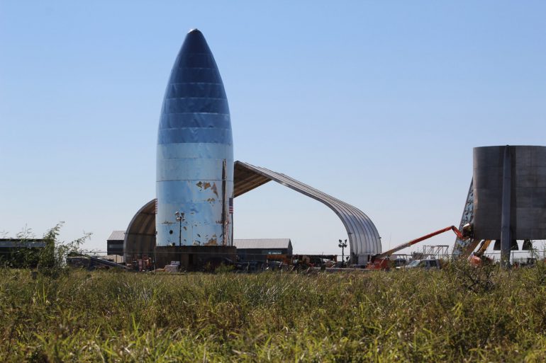 SpaceX впервые испытала ракету Starhopper с включением двигателя [Видео]