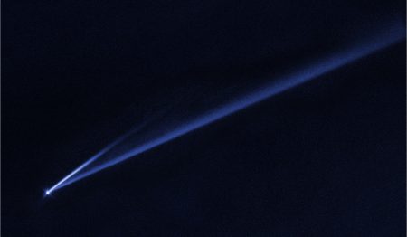 «Хаббл» снял редкое эффектное явление разрушения астероида