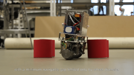Разработан робот, имеющий конструкцию обратного маятника, способный двигаться во все стороны без поворота колес