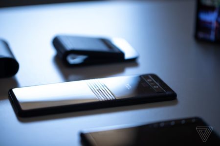 Уже в этом году TCL начнет массовое производство гибких экранов OLED для складных смартфонов