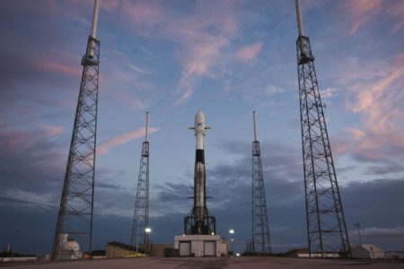 Интернет-спутники SpaceX Starlink получат двигатели Холла на криптоне и систему предотвращения столкновений