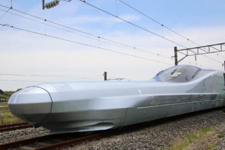 В Японии началось тестирование нового поезда-пули Alfa-X, способного разгоняться до 400 км/ч