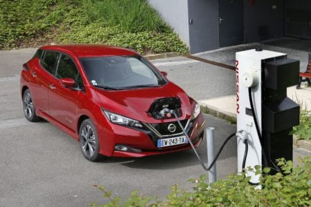 В Nissan заявили, что батареи электромобилей Leaf можно эксплуатировать более 20 лет, что вдвое дольше типичной эксплуатации самого электромобиля