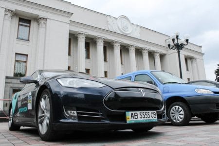 Владимир Омелян собирается начать полноценные переговоры с Tesla по поводу строительства завода в Украине «на следующий день» после принятия законопроектов №8159 и №8160