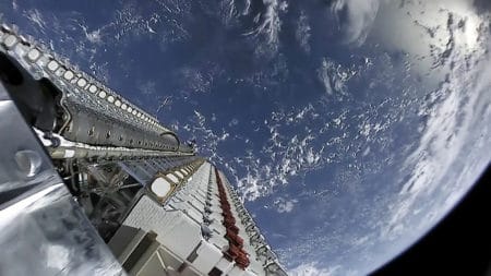 Астрономы считают интернет-спутники SpaceX Starlink угрозой для космических исследований