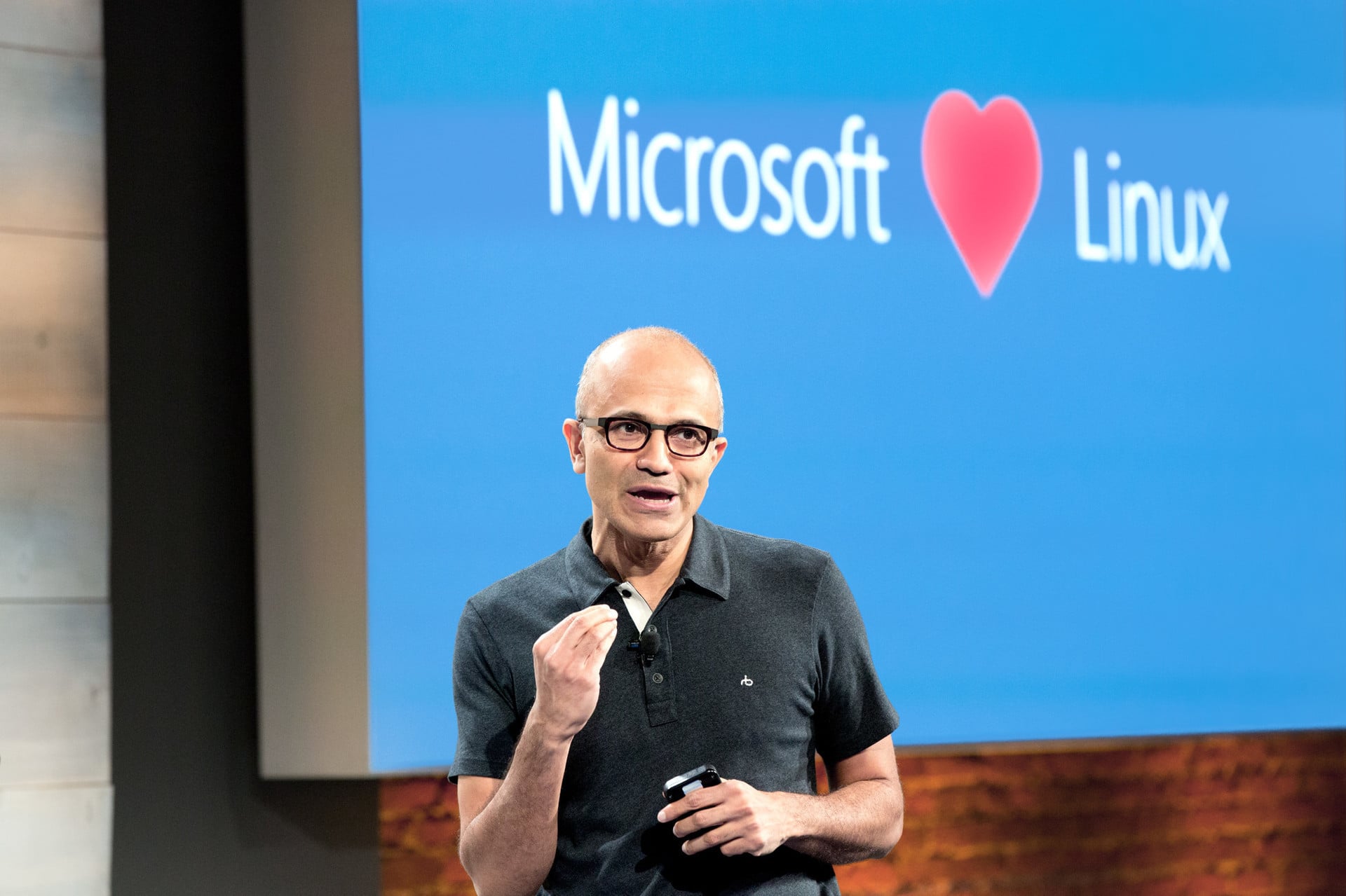 Chuyển đổi Microsoft của Satya Nadella