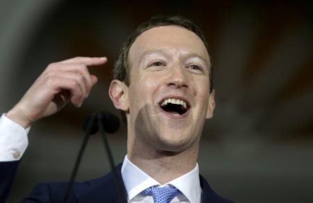 «Мятежные» акционеры Facebook не сумели сместить Марка Цукерберга с поста главы правления компании