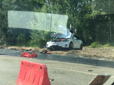 Обновлено: Электромобиль Tesla Model X попал в аварию на Житомирской трассе