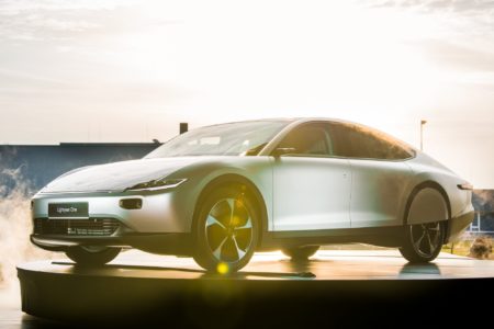 Голландцы представили электромобиль Lightyear One с солнечными панелями на крыше и капоте, запасом хода 725 км (WLTP) и ценником $170 тыс.