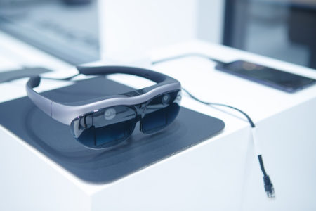 Гарнитура дополненной реальности Vivo AR Glasses сможет выводить информацию о встречаемых людях