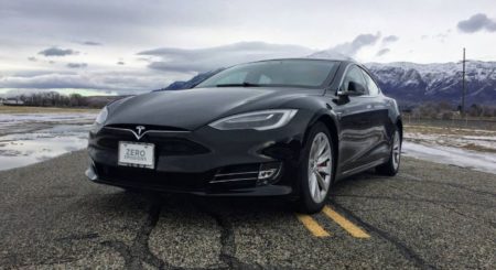 Очевидец заснял секретный автомобиль Tesla, им может оказаться обновленный седан Model S