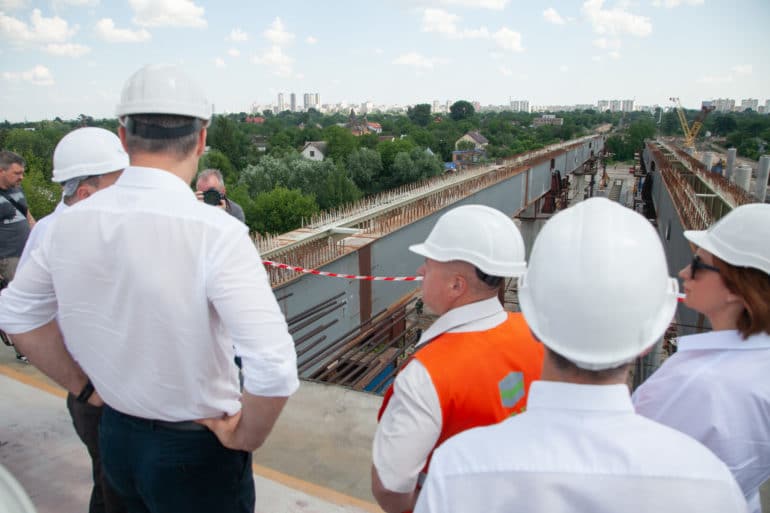 Виталий Кличко посетил строительство Подольско-Воскресенского моста и пообещал открыть автомобильное сообщение через него уже в конце следующего года
