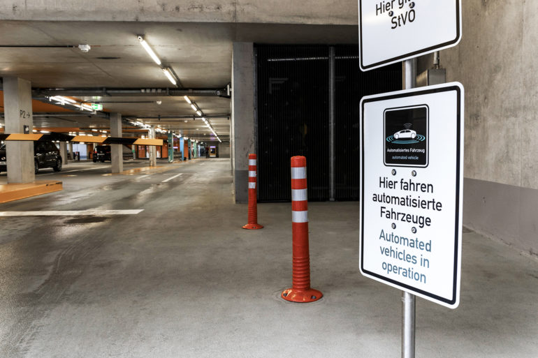 Daimler и Bosch сертифицировали систему полностью автоматической парковки