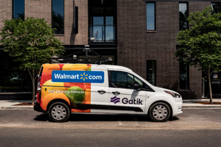 Walmart будет развозить онлайн-заказы по магазинам при помощи робомобилей Gatik