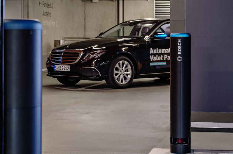Daimler и Bosch сертифицировали систему полностью автоматической парковки