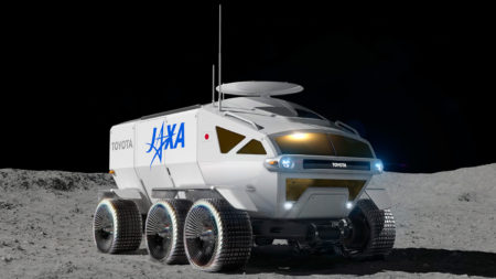 Toyota обязалась воплотить представленную ранее концепцию пилотируемого лунохода в жизнь к 2030 году