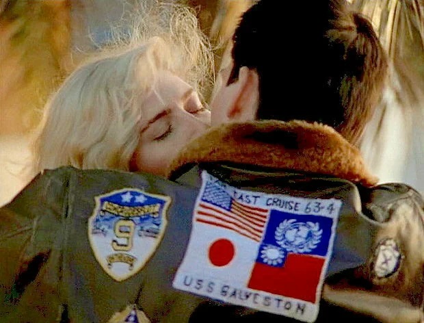 В сиквеле Top Gun флаги Японии и Тайваня убрали с куртки персонажа Тома Круза. Возможно, в этом замешаны китайцы