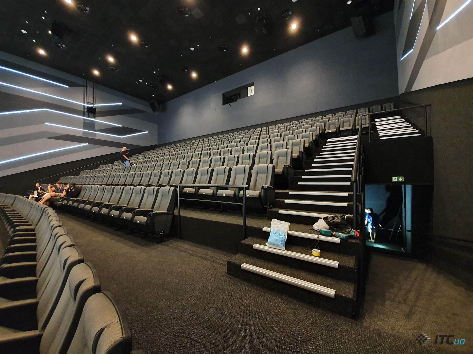 Лазер класса 4: Как выглядит кинозал и проектор IMAX with Laser в «Планете Кино»