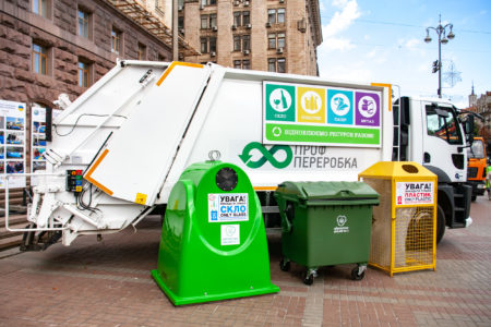 В Киеве внедрена система раздельного сбора мусора, установлено 2,5 тыс. контейнеров для пластика, стекла и бумаги