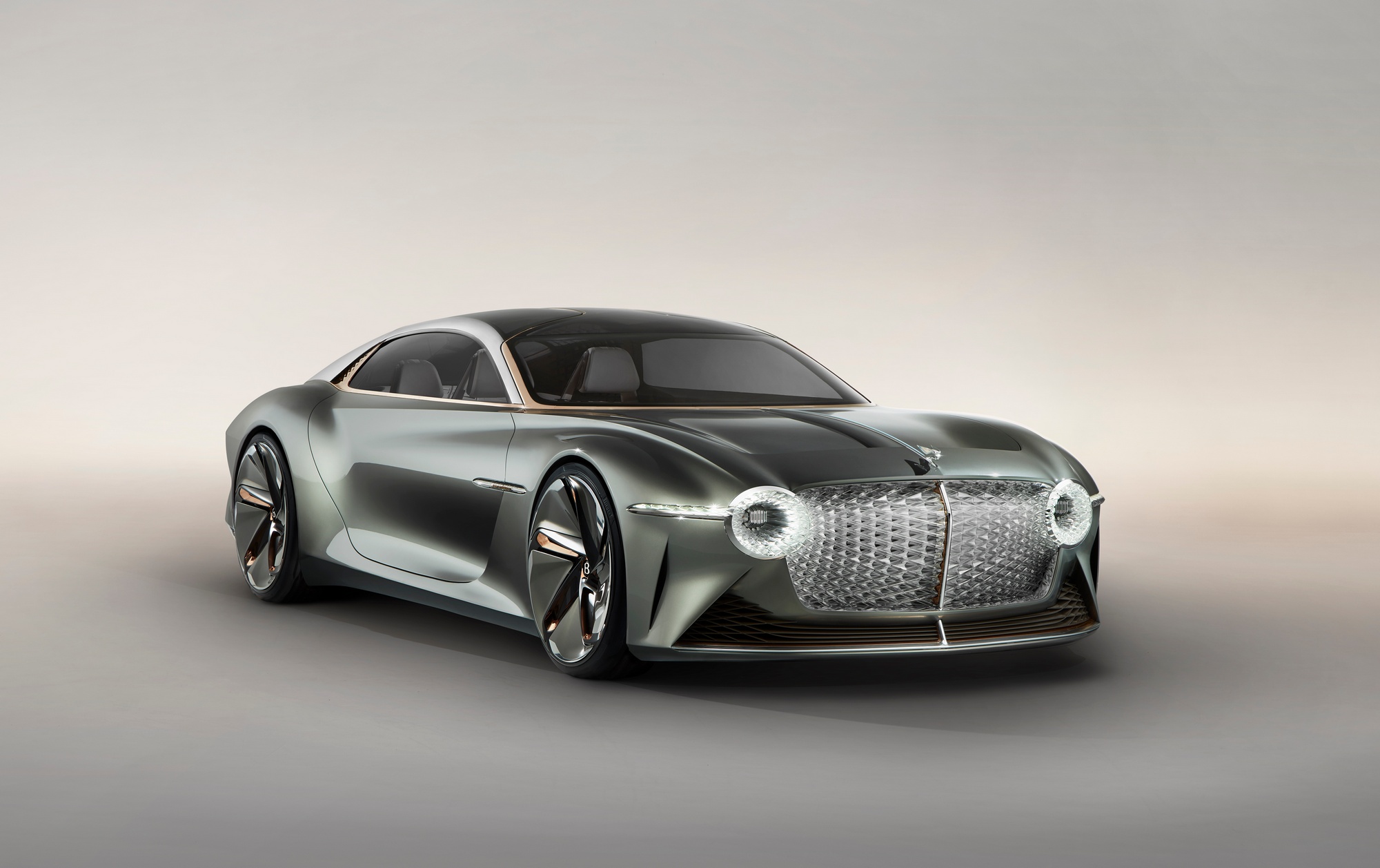 В честь 100-летия бренда британцы представили концепт электромобиля Bentley EXP 100 GT с разгоном до сотни за 2,5 секунды и запасом хода 700