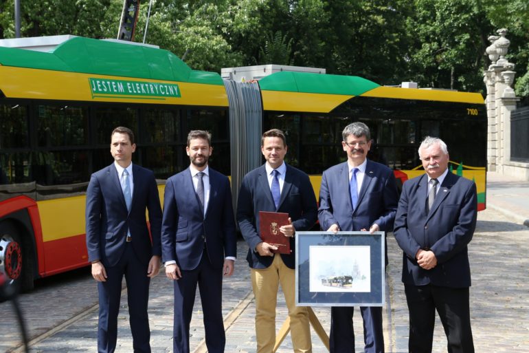 Варшава заказала 130 электробусов за $100 млн у местной компании Solaris, чтобы заменить дизельные автобусы на историческом "Королевском тракте"