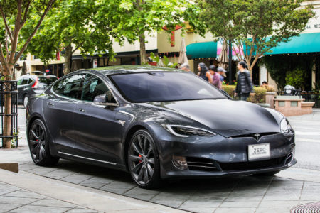 Tesla убрала из ассортимента самые доступные (Standard Range) конфигурации Model S и Model X, а также снизила цену самой доступной версии Model 3