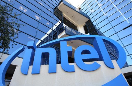 Чистая прибыль Intel упала на 17%