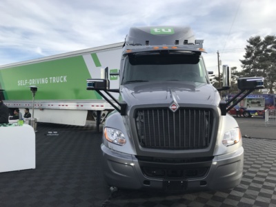 UPS начала перевозить грузы беспилотными грузовиками TuSimple