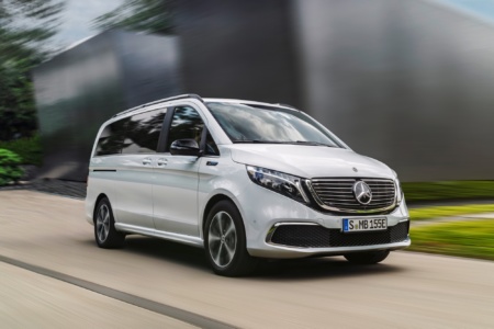 Mercedes-Benz представил серийную версию электрического минивэна Mercedes-Benz EQV с мощностью 150 кВт, батареей на 90 кВтч и запасом хода 405 км