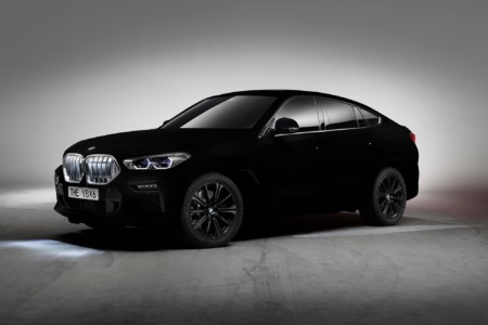 «Радикально черный цвет»: Немцы покрыли кроссовер BMW X6 сверхчерным материалом Vantablack VBx2 на основе нанотрубок, который отражает всего 0,035% света [фото, видео]