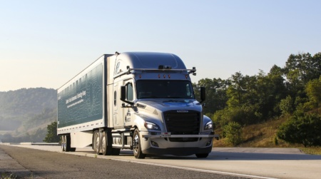 Daimler объявил о начале тестирования беспилотных грузовиков на дорогах общего пользования в США