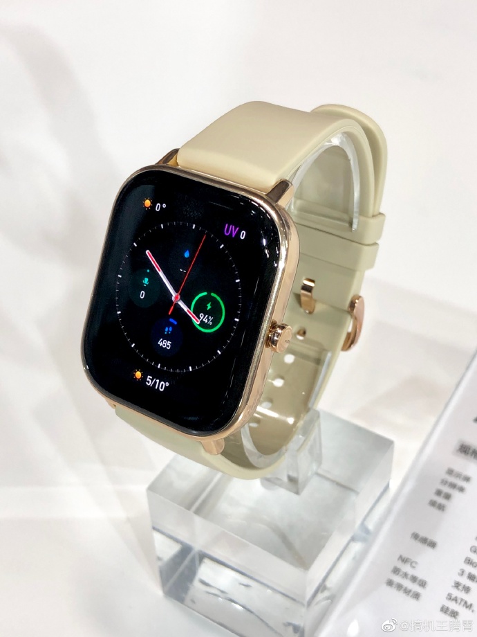 Реальные фото умных часов Huami Amazfit GTS позволяют оценить сходство между китайской новинкой и бестселлером Apple