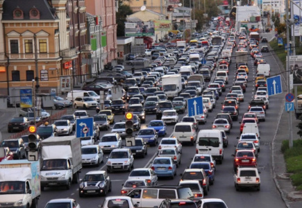 Пробки в Киеве признаны одними из крупнейших в мире, время поездки увеличивается на 46% [Инфографика]