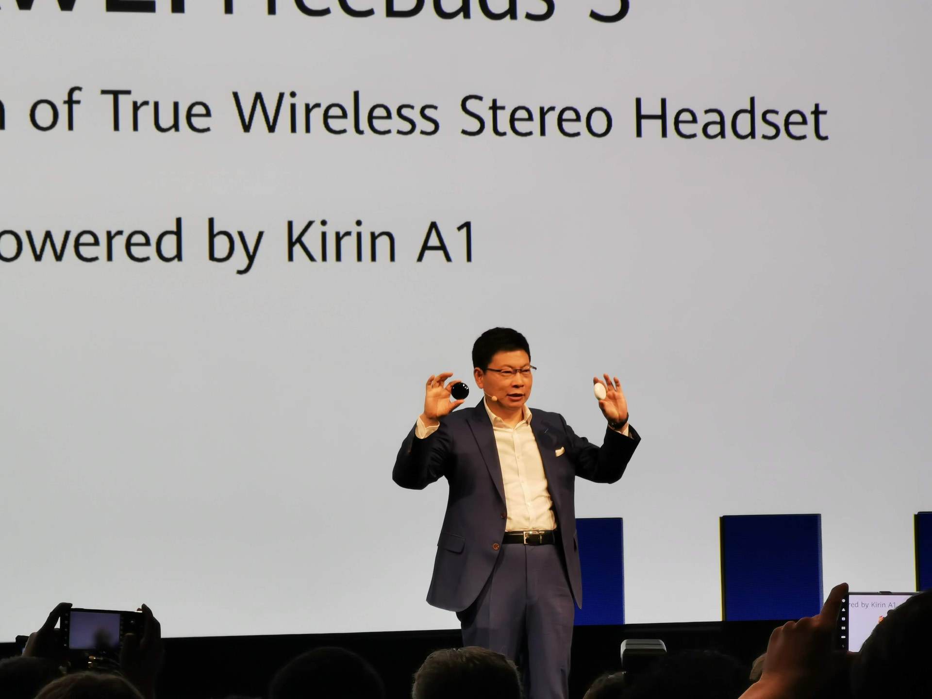 Первый взгляд на наушники Huawei FreeBuds 3 и новые цвета P30 Pro