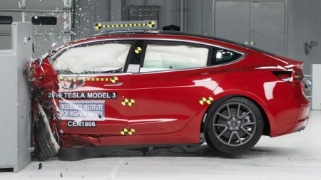 Tesla Model 3 стала первым электромобилем компании, получившим высшую оценку безопасности Top Safety Pick+ от IIHS (видео краш-тестов)