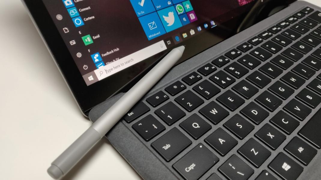 Microsoft запатентовала «жидкий» шарнир для складного устройства и готовит 15-дюймовую версию Surface Laptop 3 на CPU AMD