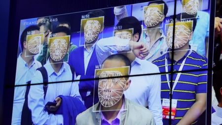 С 1 декабря китайские мобильные операторы будут обязаны сканировать лица пользователей при выдаче сим-карт