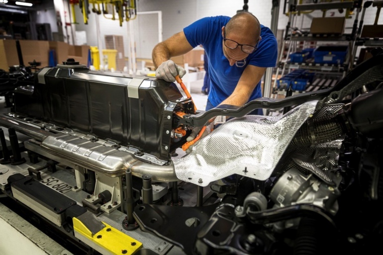 Volvo представил новый план по сокращению выбросов CO2 и анонсировал новую линейку Recharge для электромобилей и гибридов