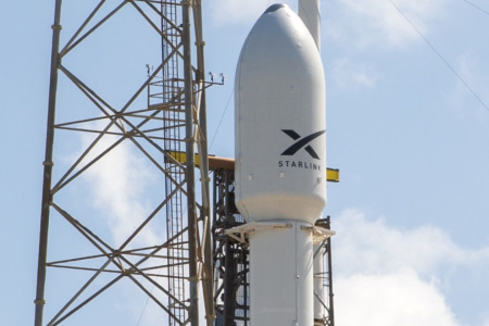 SpaceX запросила разрешение на запуск еще 30 000 спутников Starlink