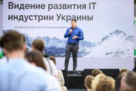 Министерство цифровой трансформации Украины дало старт внедрению SmartID, электронных водительских прав и студенческих билетов