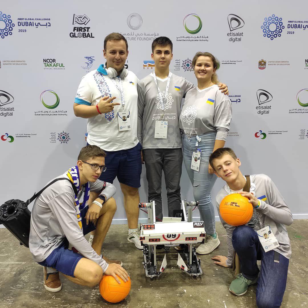 Українські школярі увійшли в топ-10 команд світу на міжнародній олімпіаді з робототехніки FIRST Global Challenge